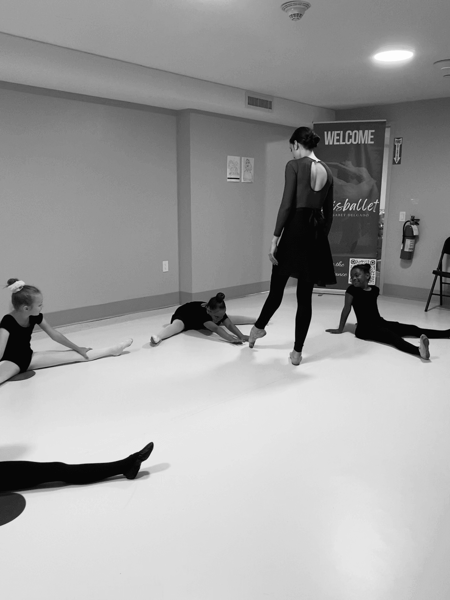 Beginner Ballet  (Ages 7-10)